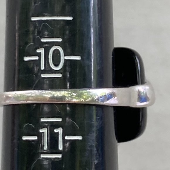 Square onyx on "hugged" sterling silver setting - Picture 3 of 13